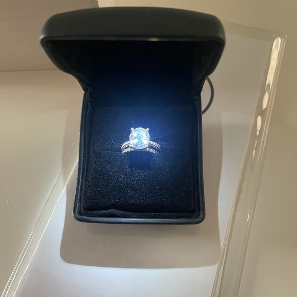 4.42 ct Oval ring - Picture 3 of 9